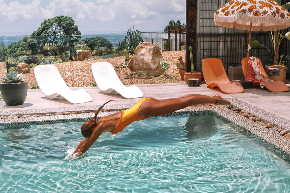 Byron Luxury Hinterland Accommodation dive in Byron Luxury Hinterland Accommodation pool